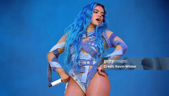 Karol G Labios Mordidos lyrics in EN,SP,GE,JP
